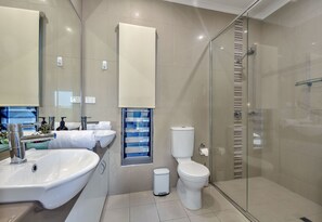 奢華單棟房屋, 5 間臥室, 熱水浴缸, 城市景 | 浴室 | 獨立浴缸及淋浴設備、浸缸、免費梳洗用品、風筒