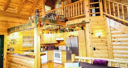 Branson Missouri Luxury hirsimökki Quiet Pine Ridge metsä järven yläpuolella, Jacuuzi