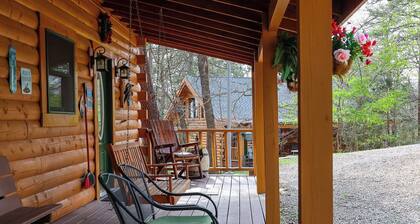 Branson Missouri Luxury Log Cabin on Quiet Pine Ridge forest above Lake, Jacuzzi