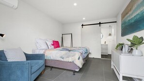 4 bedrooms, iron/ironing board, WiFi, bed sheets - Shady Palms – lovingly renovated beach house (Culburra Beach)
