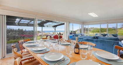 Antonio's Paradise – direct beach access