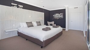 2 bedrooms, iron/ironing board, travel cot, WiFi