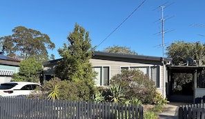Exterior - The Beach House - close to everything! (Patonga)
