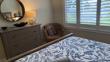 3 bedrooms, iron/ironing board, bed sheets