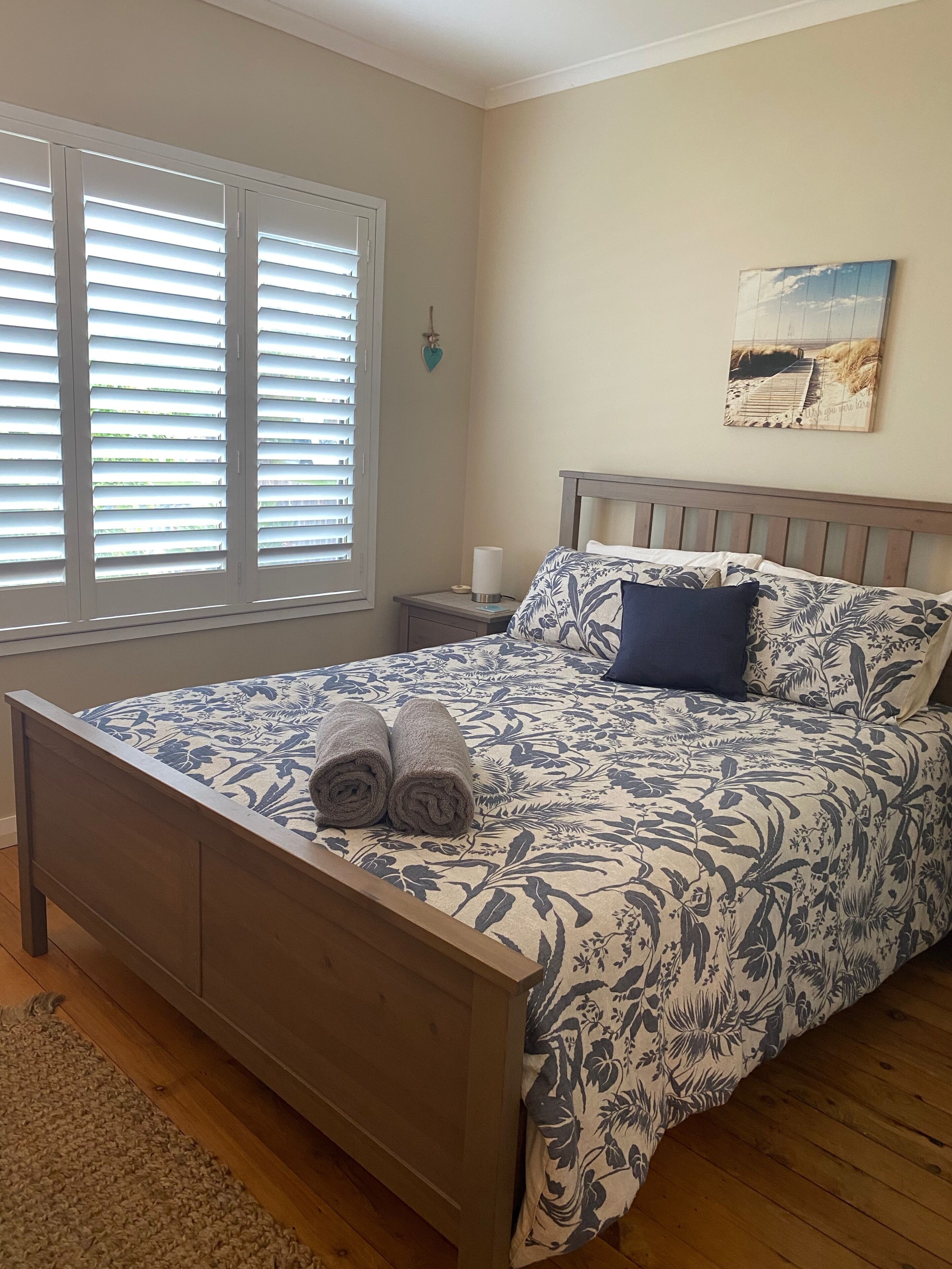 3 bedrooms, iron/ironing board, bed sheets