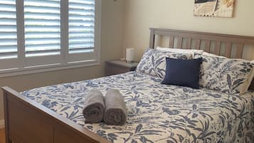 3 bedrooms, iron/ironing board, bed sheets