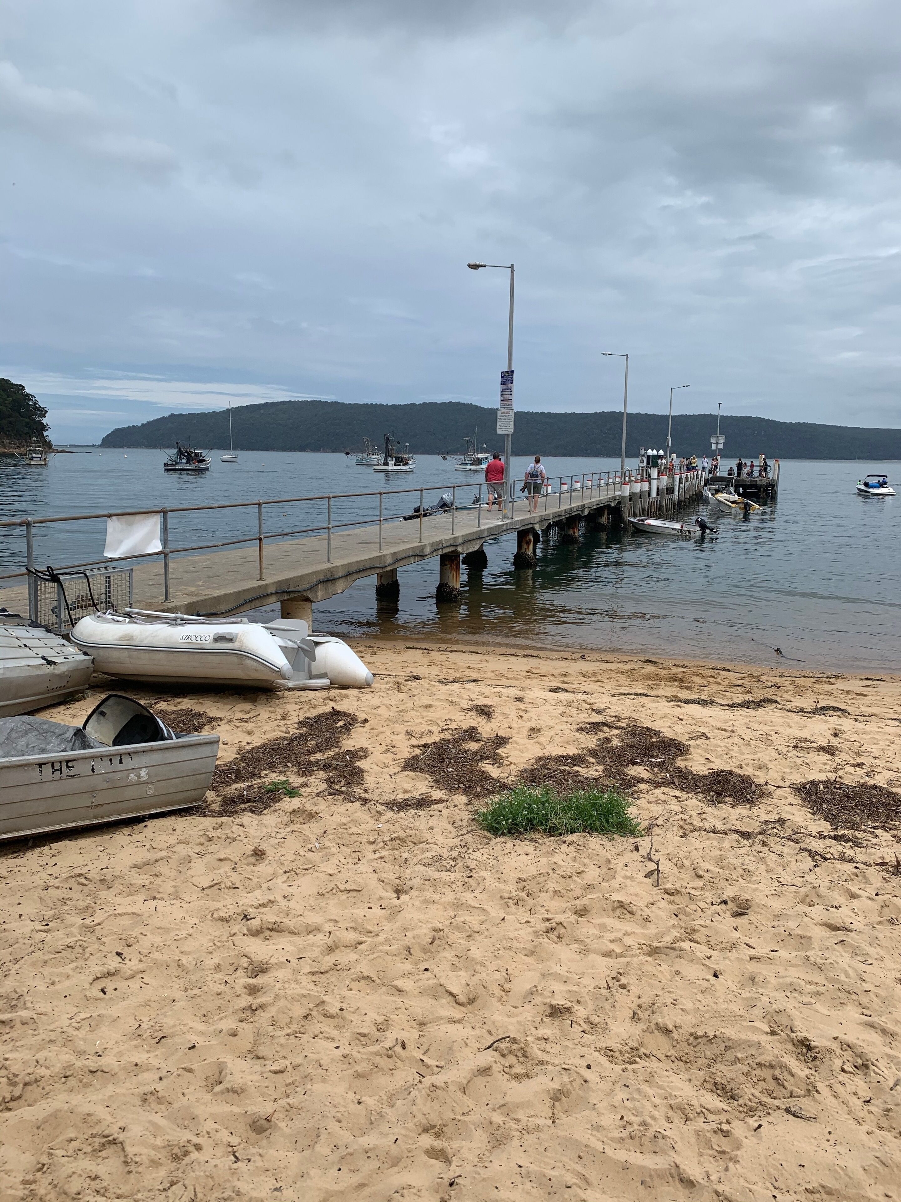 在海灘附近、躺椅、沙灘巾