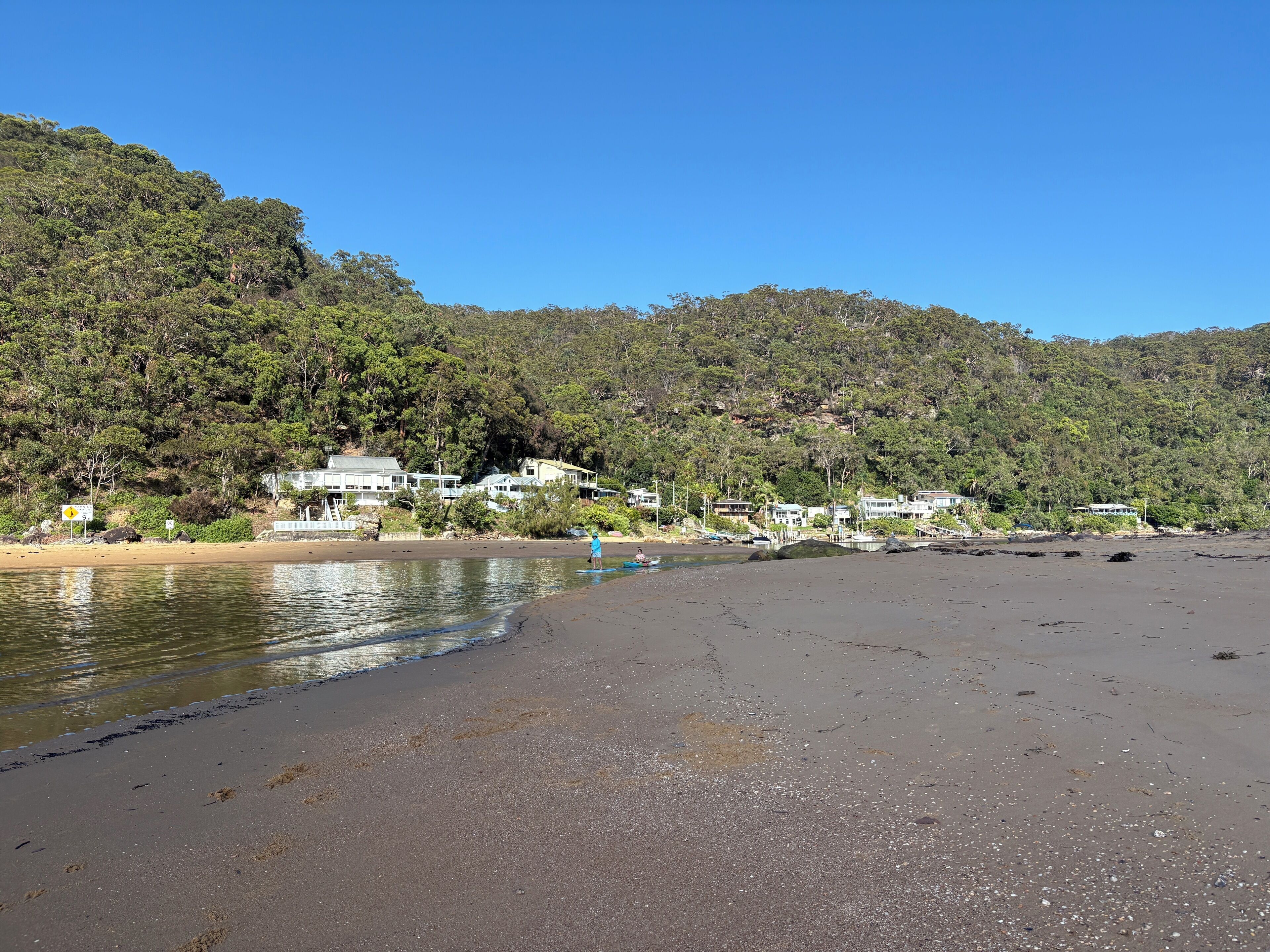 Plage à proximité, chaises longues, serviettes de plage