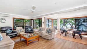 TV, fireplace - Tradewinds – extensive deck over the water (Callala Bay)
