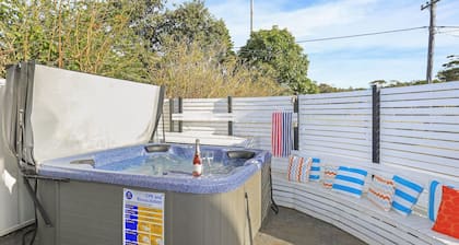 Kendalls Two - walking distance to shops and cafes