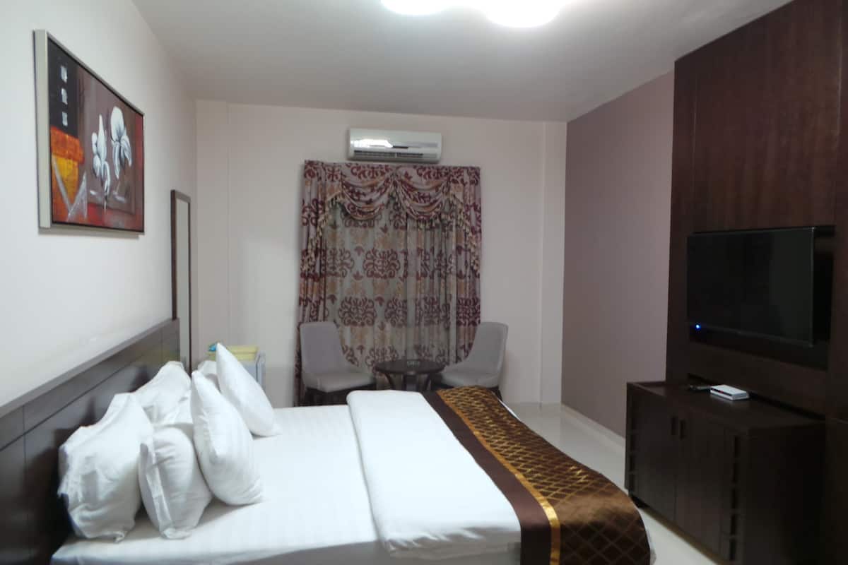 Premium bedding, minibar, in-room safe, desk