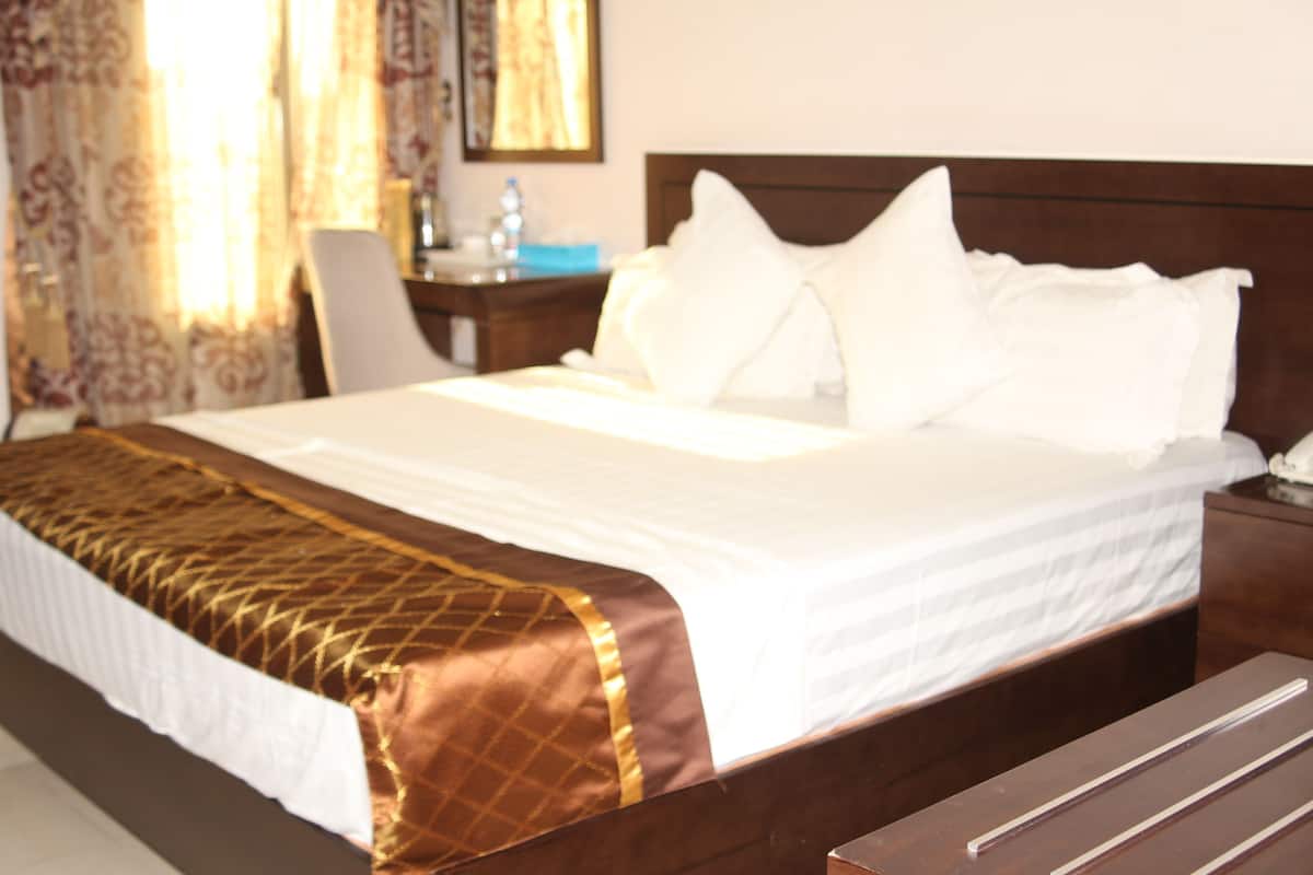 Premium bedding, minibar, in-room safe, desk