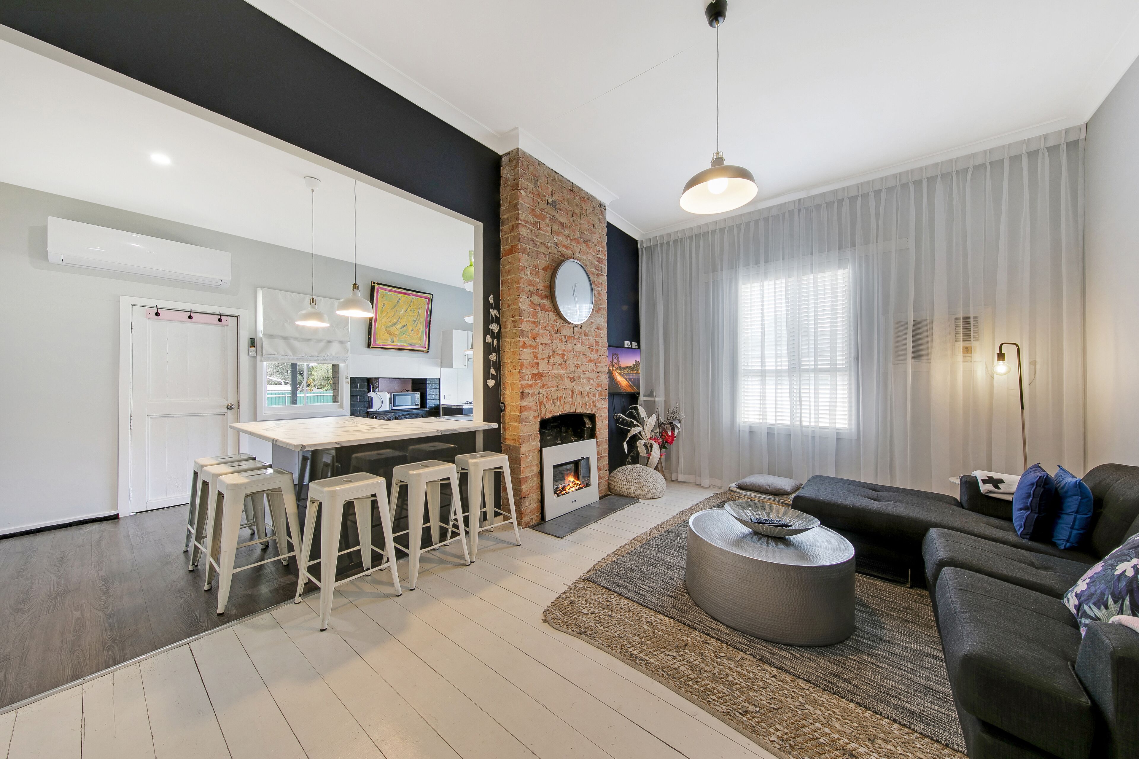 Henrietta's. FREE wifi