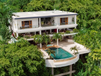 Casa Phil, Breathtaking Ocean View Modern, Fully Staffed