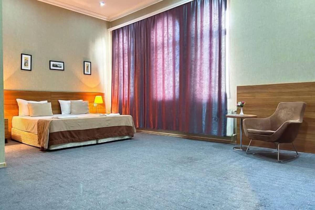 Egyptian cotton sheets, premium bedding, down duvets, pillow-top beds