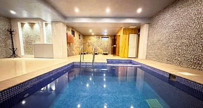 The Family Hotel - Free Massage