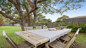 Outdoor dining - Sea Bird – unplug unwind and enjoy (Culburra Beach)