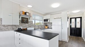 Fridge, microwave, oven, stovetop - Dunkarein — comfortably appointed (Currarong)