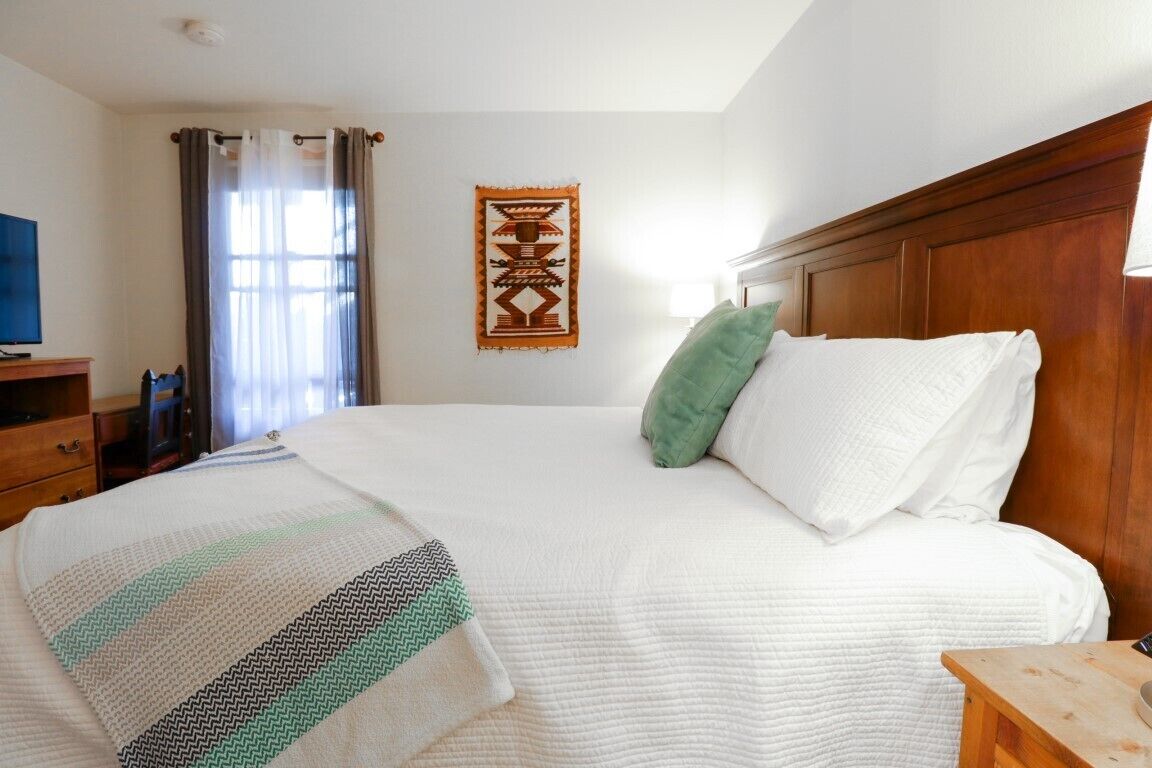 2 bedrooms, desk, iron/ironing board, WiFi (free)