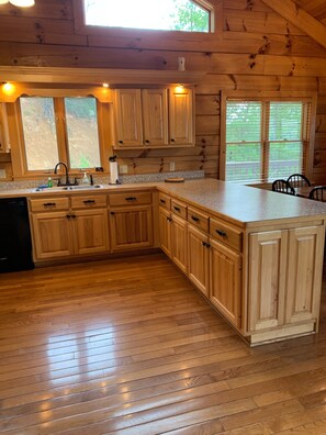 冰箱、微波炉、烤箱、炉灶