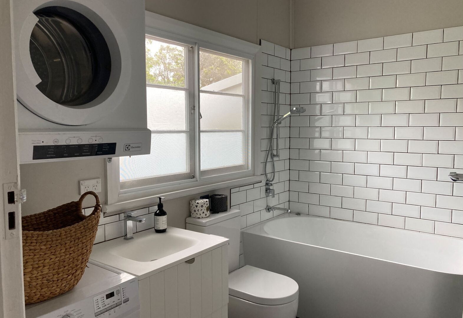 Bathtub, hair dryer, towels