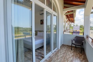 Bureau, rideaux occultants, chambres insonorisées, Wi-Fi gratuit