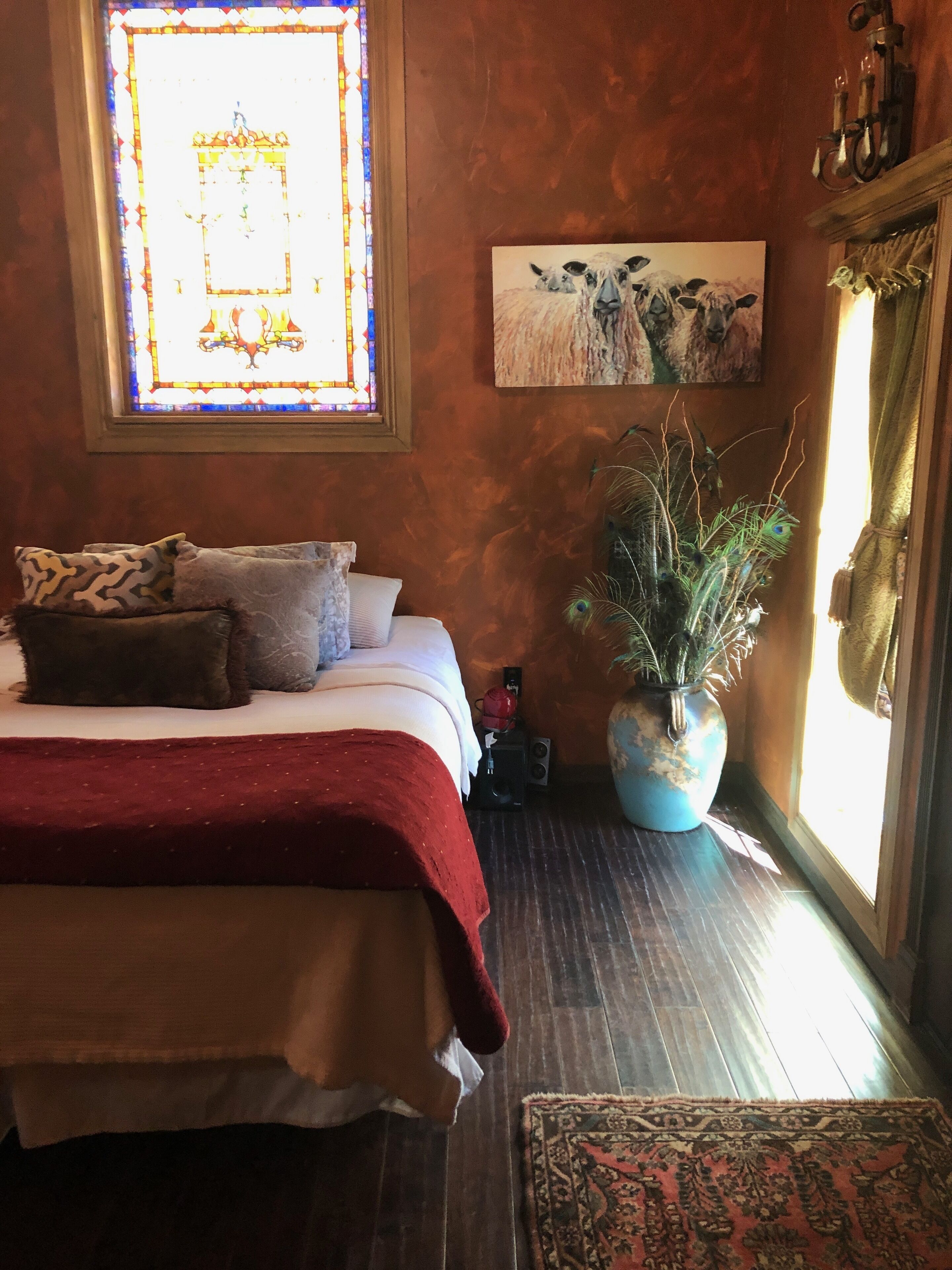 Iron/ironing board, WiFi, bed sheets