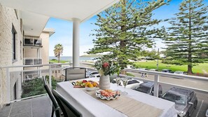 تناول الطعام بالخارج