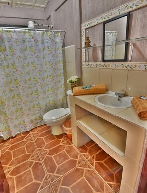 Cabane Deluxe, plusieurs lits, non-fumeur | Salle de bain