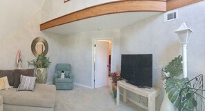 TV, fireplace - Kings Palace in paradise (Bradenton)
