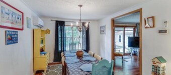 Bethany's Hidden Treasure and Hide Away 4Br that Sleeps 12 w/Game Room in Garage