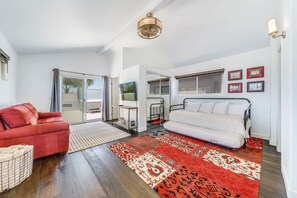 4 makuuhuonetta, työpöytä, silitysrauta/-lauta, Wi-Fi