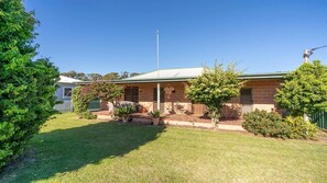 Exterior - Cudgee – one street back from the beach (Currarong)