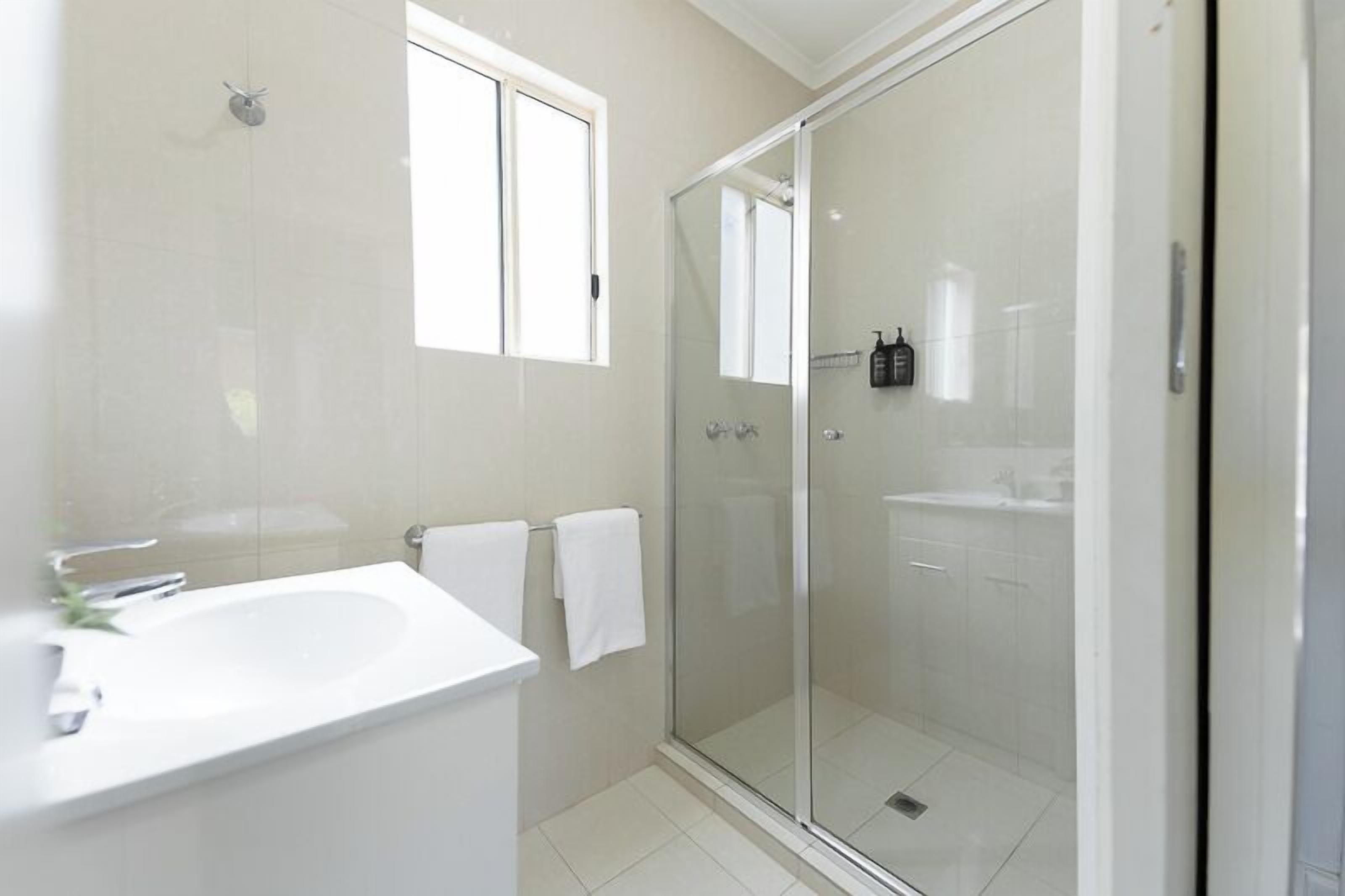 Family Room, 2 Bedrooms (sleep 5) | Bathroom