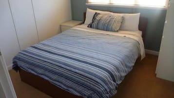 4 bedrooms, desk, iron/ironing board, free WiFi