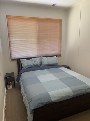 4 bedrooms, desk, iron/ironing board, free WiFi - The Family house, Lancelin (BEST location, close to beach & shops!) (Lancelin)