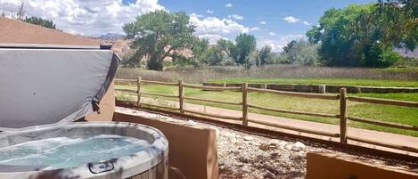 Outdoor spa tub