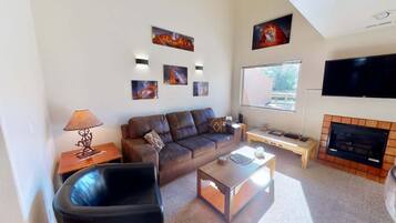 Smart TV, fireplace