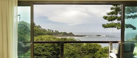 Panoramic Room, 1 King Bed, Bay View, Beachfront | Beach/ocean view