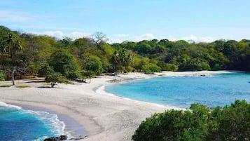 Pantai di sekitar