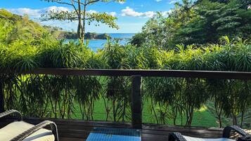 Departamento Deluxe, 1 cama Queen size y sofá cama, vista al mar, frente al mar | Terraza o patio