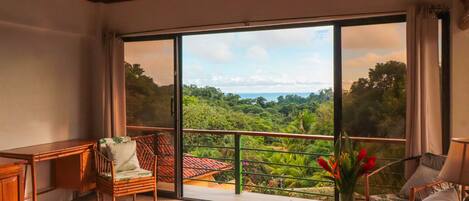 7 habitaciones, caja de seguridad en la habitación y escritorio