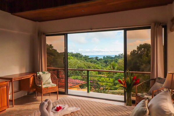 7 bedrooms, in-room safe, desk, iron/ironing board - REMODELLED! NATURE LOVERS DREAM-OCEAN VIEW-WILDLIFE GARDEN-PRIVATE POOL (Quepos)