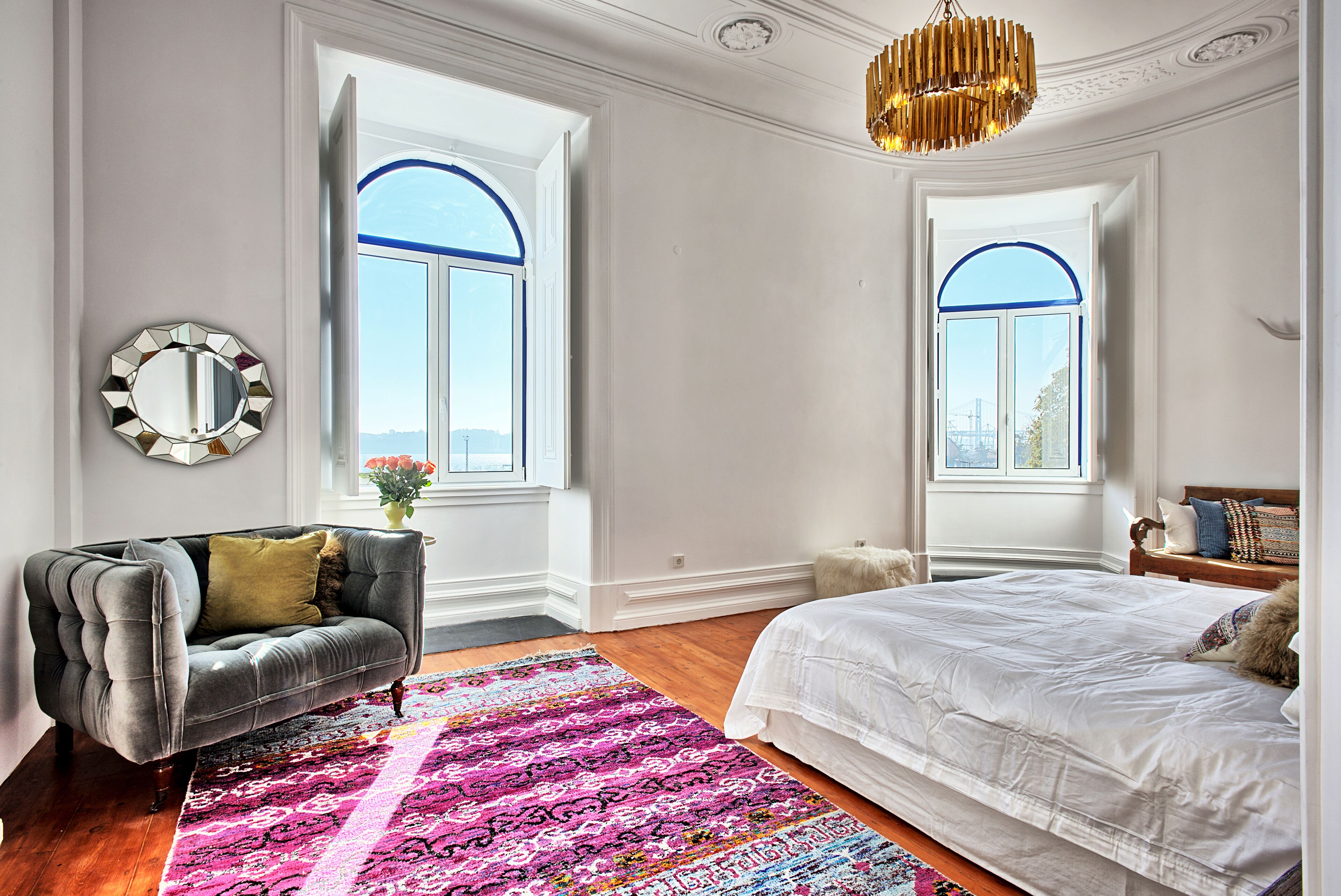 8 quartos, ferros/tábuas de passar roupa, Wi-Fi de cortesia