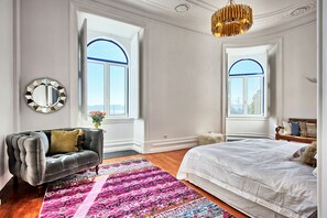 8 quartos, ferros/tábuas de passar roupa, Wi-Fi de cortesia