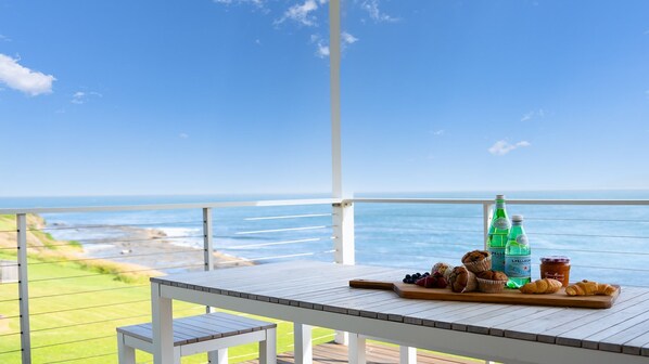 Outdoor dining - Seven Mile Heaven - your coastal kingdom (Gerroa)