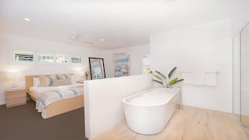 5 bedrooms, WiFi, bed sheets