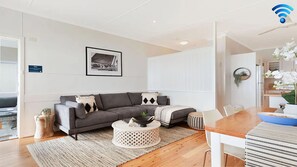 TV - Ocean Blue Apartment One (Currarong)