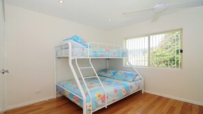 3 bedrooms, iron/ironing board, WiFi, bed sheets