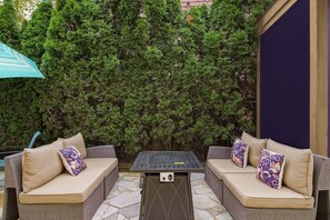 Terrace/patio - Private suite for 1–2 w/ secret patio & gas firepit (Portland)